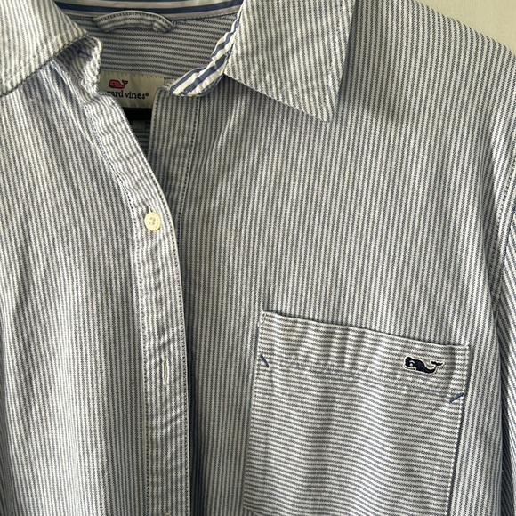 Vineyard Vines Size 12  Relaxed fit button down  blue and white stripes - Picture 2 of 5